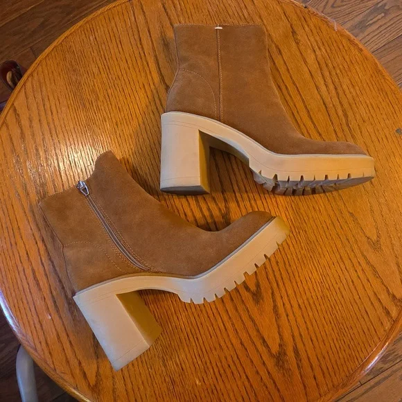 Dolce Vita Platform Tan Ankle Boots - Picture 2 of 7